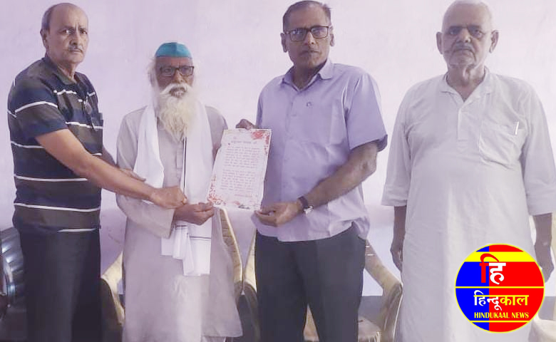 Tribute meeting and grand kavi sammelan held on death anniversary